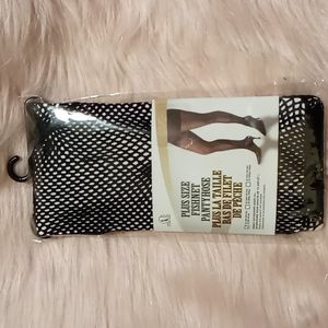 NIP FISHNET MESH PANTYHOSE SZ 1X, BLK